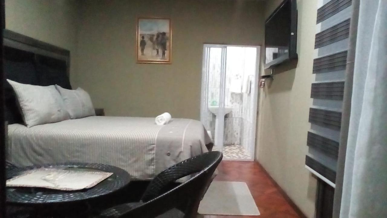 Authentic Bicycle Tours And Backpackers Pansiyon Soweto Dış mekan fotoğraf