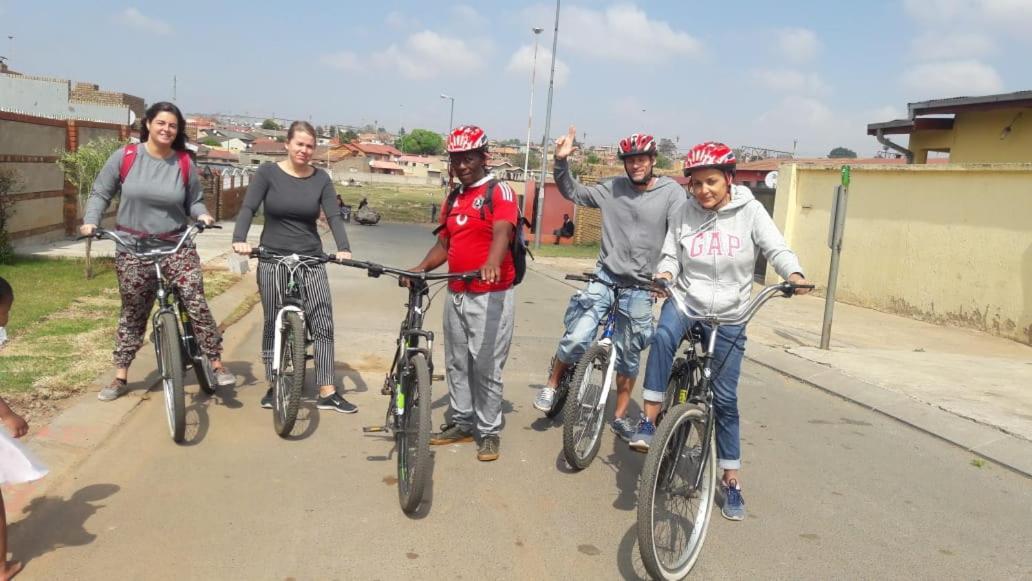 Authentic Bicycle Tours And Backpackers Pansiyon Soweto Dış mekan fotoğraf