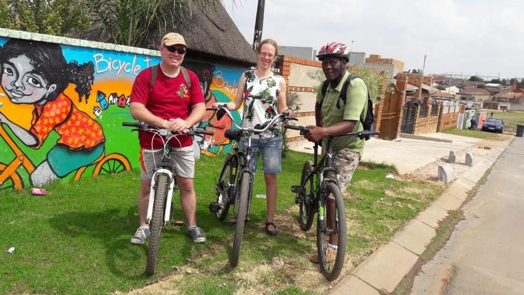 Authentic Bicycle Tours And Backpackers Pansiyon Soweto Dış mekan fotoğraf