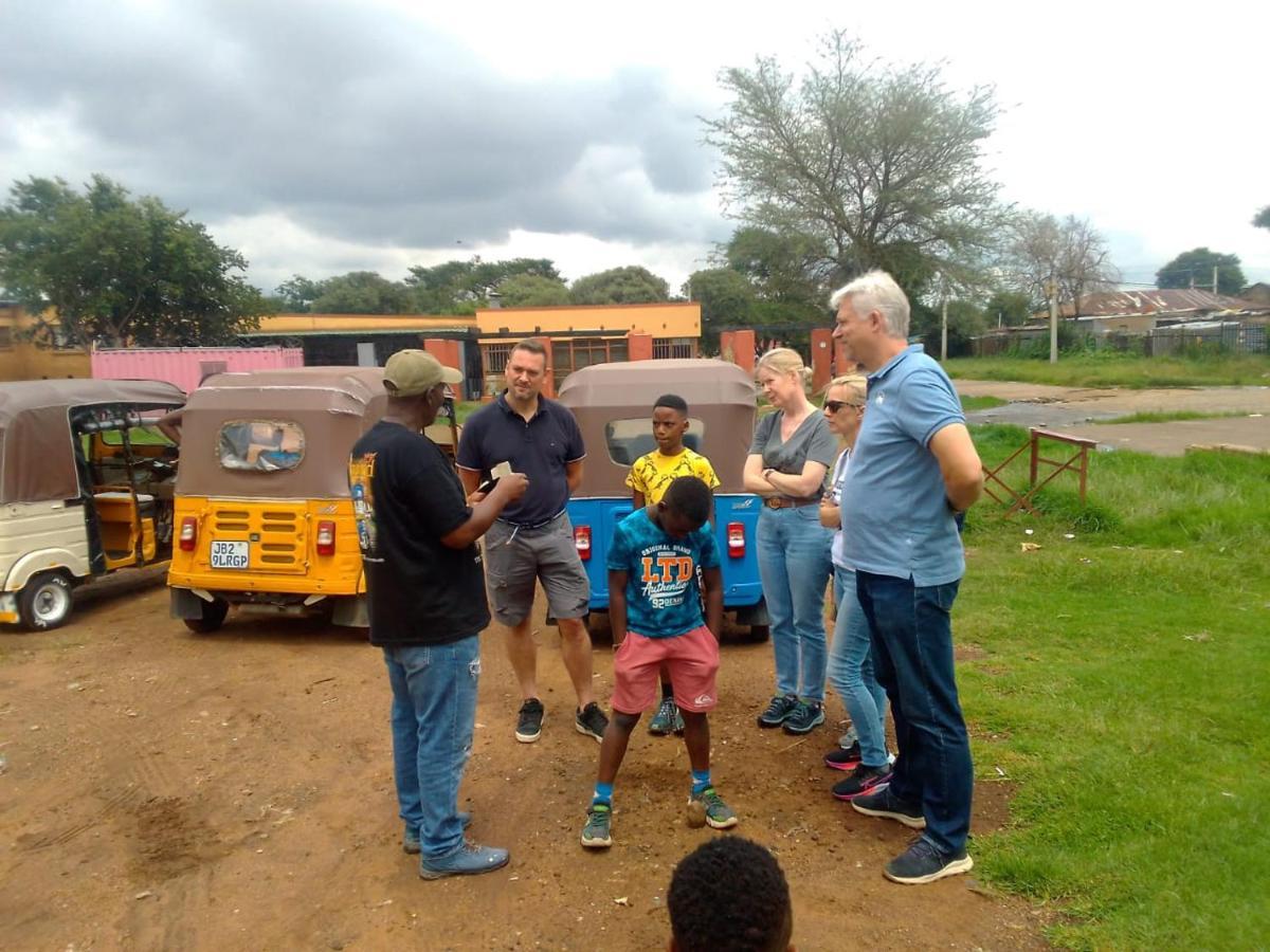 Authentic Bicycle Tours And Backpackers Pansiyon Soweto Dış mekan fotoğraf