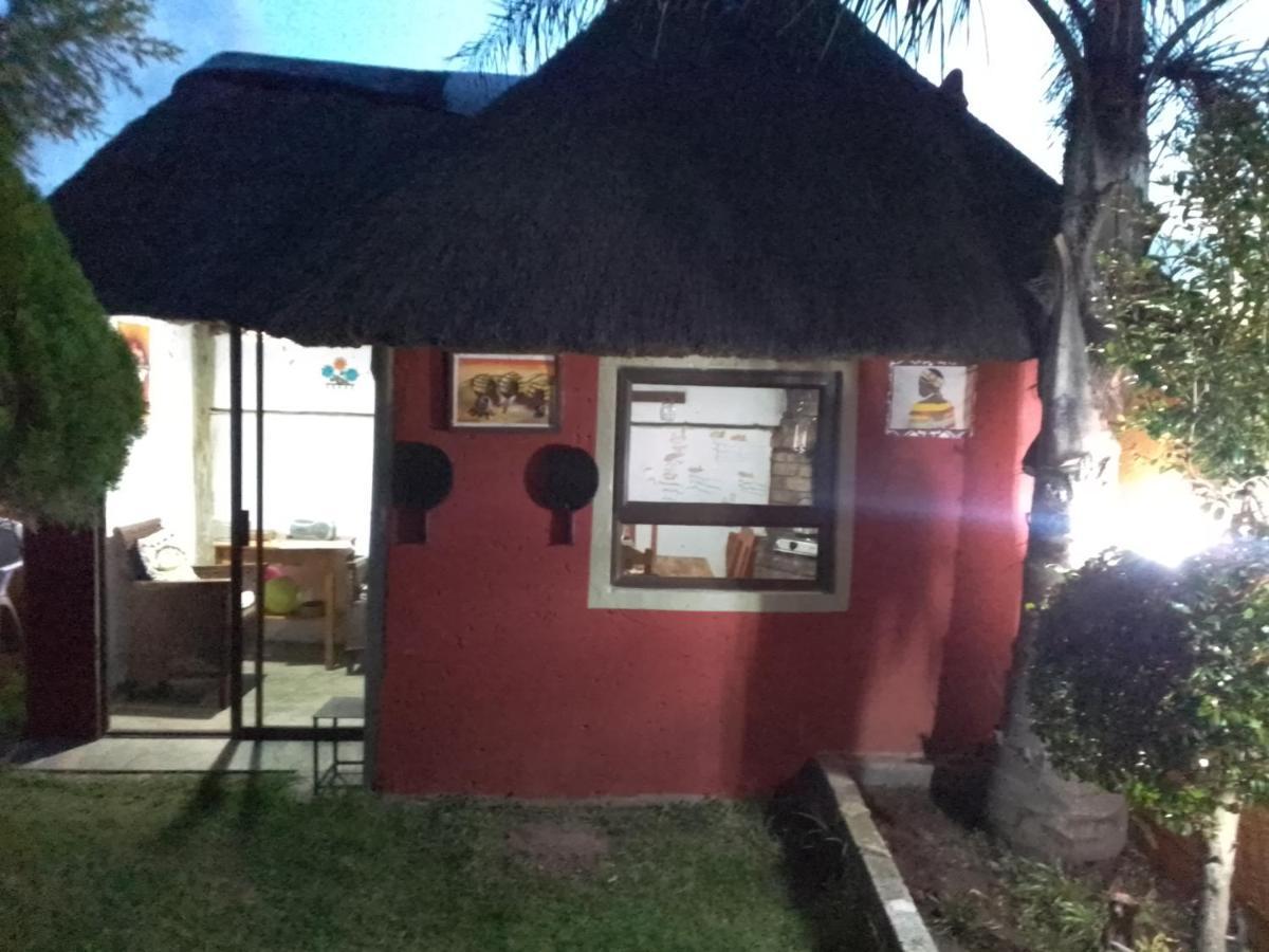 Authentic Bicycle Tours And Backpackers Pansiyon Soweto Dış mekan fotoğraf