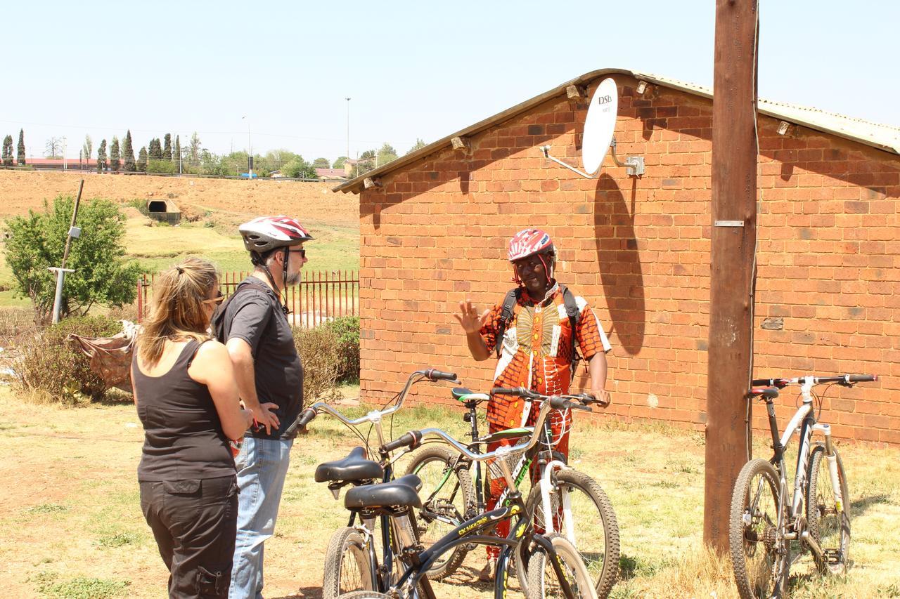 Authentic Bicycle Tours And Backpackers Pansiyon Soweto Dış mekan fotoğraf