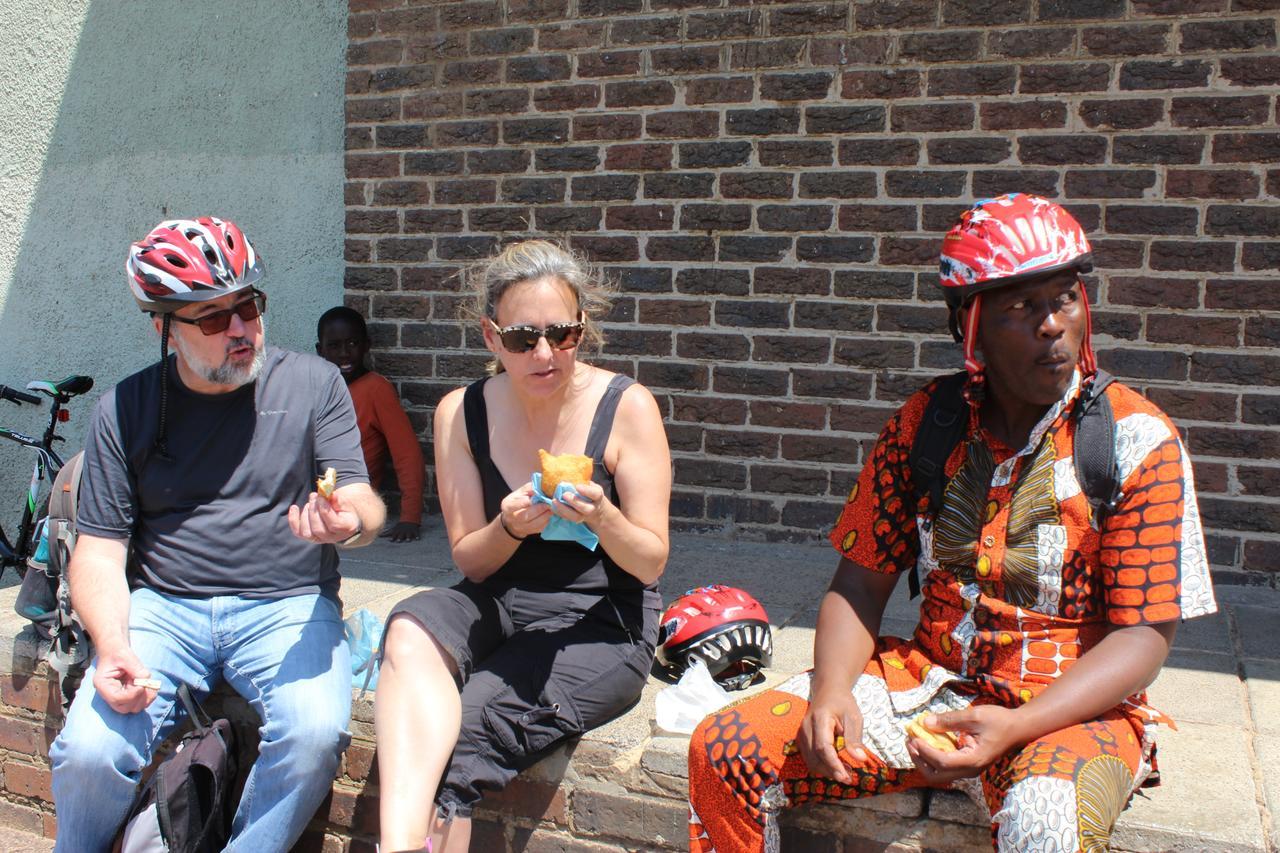 Authentic Bicycle Tours And Backpackers Pansiyon Soweto Dış mekan fotoğraf