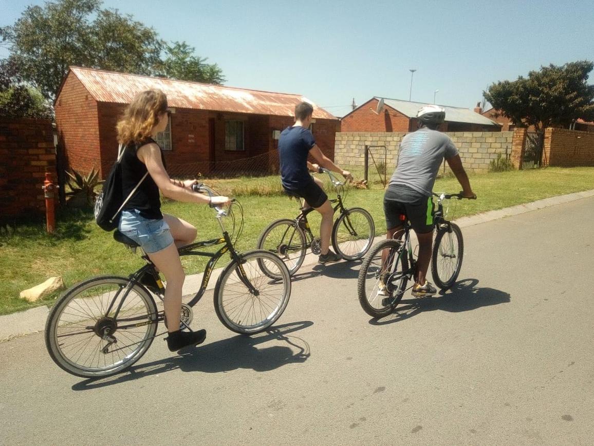 Authentic Bicycle Tours And Backpackers Pansiyon Soweto Dış mekan fotoğraf
