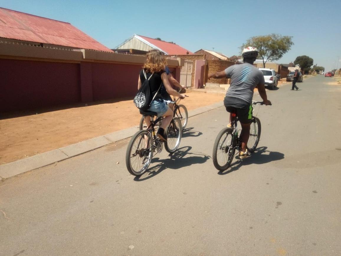 Authentic Bicycle Tours And Backpackers Pansiyon Soweto Dış mekan fotoğraf